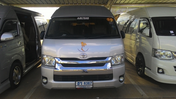 รถตู้สภาพใหม่ พร้อมใช้งาน ขายดาวน์ ไมล์แท้ 32,000