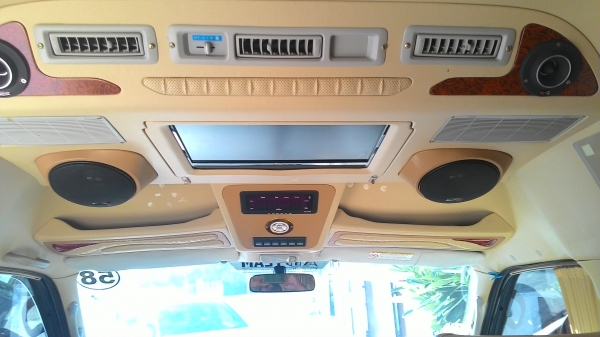 รถตู้สภาพใหม่ พร้อมใช้งาน ขายดาวน์ ไมล์แท้ 32,000 รถตู้สภาพใหม่ พร้อมใช้งาน ขายดาวน์ ไมล์แท้ 32,000