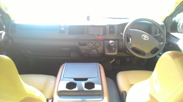 รถตู้สภาพใหม่ พร้อมใช้งาน ขายดาวน์ ไมล์แท้ 32,000 รถตู้สภาพใหม่ พร้อมใช้งาน ขายดาวน์ ไมล์แท้ 32,000