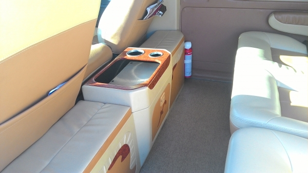 รถตู้สภาพใหม่ พร้อมใช้งาน ขายดาวน์ ไมล์แท้ 32,000 รถตู้สภาพใหม่ พร้อมใช้งาน ขายดาวน์ ไมล์แท้ 32,000