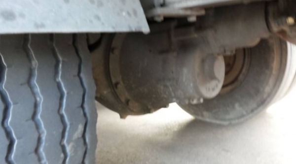 ISUZU JUMBO 270 HP 6SD1 TURBO สิบล้อ 2 เพลา มีระบบลากพ่วงติดตั้งมาพร้อมใช้งานครับ กระบะเหล็กคอกเกษตรไม่ดั๊มพ์พร้อมบรรทุกหนักได้เลย วางเครื่องยนต์วางเกียร์ของ ISUZU DECA ลงเล่มครบพร้อม ภายในเก๋งคอนโซลครบ พวงมาลัยเพาเวอร์ ระบบเบรคทริ๊ปฟี้ ช่วงล่างใหญ่ 2 เพล