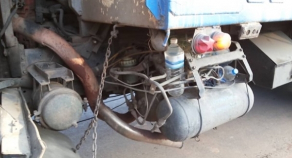 ISUZU JUMBO 270 HP 6SD1 TURBO สิบล้อ 2 เพลา มีระบบลากพ่วงติดตั้งมาพร้อมใช้งานครับ กระบะเหล็กคอกเกษตรไม่ดั๊มพ์พร้อมบรรทุกหนักได้เลย วางเครื่องยนต์วางเกียร์ของ ISUZU DECA ลงเล่มครบพร้อม ภายในเก๋งคอนโซลครบ พวงมาลัยเพาเวอร์ ระบบเบรคทริ๊ปฟี้ ช่วงล่างใหญ่ 2 เพล