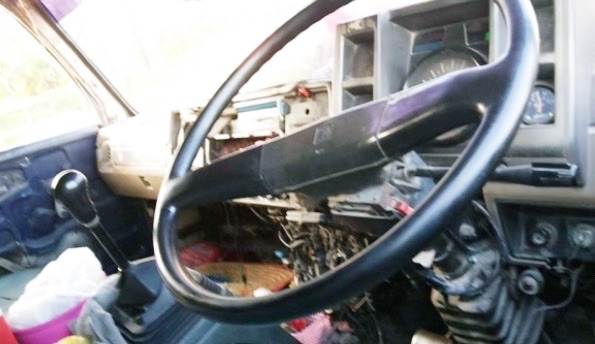 ISUZU JUMBO 270 HP 6SD1 TURBO สิบล้อ 2 เพลา มีระบบลากพ่วงติดตั้งมาพร้อมใช้งานครับ กระบะเหล็กคอกเกษตรไม่ดั๊มพ์พร้อมบรรทุกหนักได้เลย วางเครื่องยนต์วางเกียร์ของ ISUZU DECA ลงเล่มครบพร้อม ภายในเก๋งคอนโซลครบ พวงมาลัยเพาเวอร์ ระบบเบรคทริ๊ปฟี้ ช่วงล่างใหญ่ 2 เพล