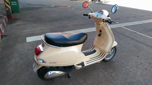 ขายคับ VESPA LX150 ปี2010 รถจดทะเบียนปี2555 ทะเบียนพร้อมโอน สีสวย เดิมๆ รถใช้งานมาไม่ถึงสองพันโลคับ ราคา 59000 บาท ดูรถได้ที่ สนใจติดต่อ 081-0578282 คับ ส่งได้ทั่วไทยคับ สนใจติดต่อ 081-0578282 FACEBOOK ชาญณรงค์ ป๊อป ชัยอมฤต ไอดีไลน์ POPBIGBIKESAKON คับ