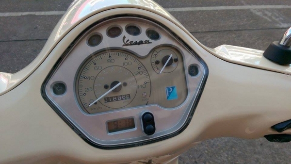 ขายคับ VESPA LX150 ปี2010 รถจดทะเบียนปี2555 ทะเบียนพร้อมโอน สีสวย เดิมๆ รถใช้งานมาไม่ถึงสองพันโลคับ ราคา 59000 บาท ดูรถได้ที่ สนใจติดต่อ 081-0578282 คับ ส่งได้ทั่วไทยคับ สนใจติดต่อ 081-0578282 FACEBOOK ชาญณรงค์ ป๊อป ชัยอมฤต ไอดีไลน์ POPBIGBIKESAKON คับ