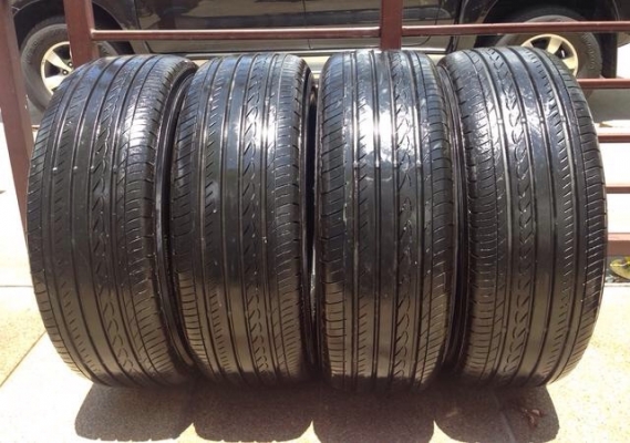 ยาง Yokohama 215 60 16 สิ้นปี13 ดอกเต็มไม่มีปะ ราคาไม่แพง