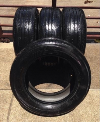 ยาง Yokohama 215 60 16 สิ้นปี13 ดอกเต็มไม่มีปะ ราคาไม่แพง