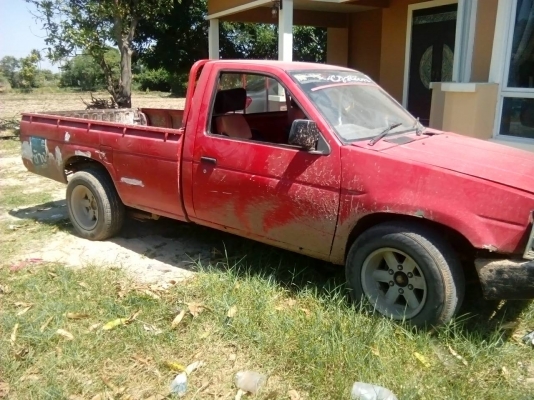 ขายด่วน Nissan กระบะตอนเดียว ช่วงยาว เครื่องดีมาก เกียร์ดี คัสซีผุนิดหน่อย ใช้งานประจำทุกวัน เข้าไร่เข้านา