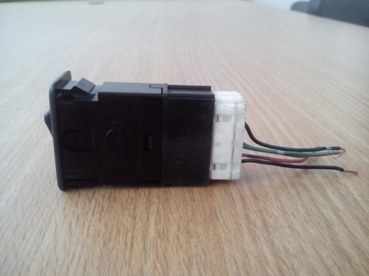 สวิตช์ HEAT ทรงตั้งแบบมีขอบของรถ NISSAN