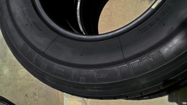 215R15C MICHELIN XCD มีสองเส้น tel.081-427-3941 215R15C MICHELIN XCD มีสองเส้น tel.081-427-3941