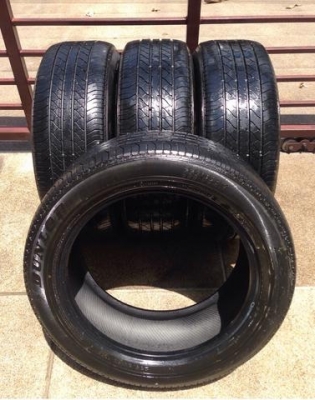 ยาง Dunlop 235 55 19 สิ้นปี10 ดอกเต็ม ไม่มีปะ ราคาไม่แพง