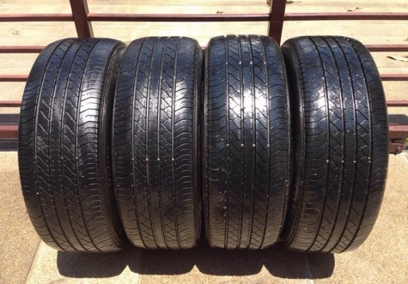 ยาง Dunlop 235 55 19 สิ้นปี10 ดอกเต็ม ไม่มีปะ ราคาไม่แพง