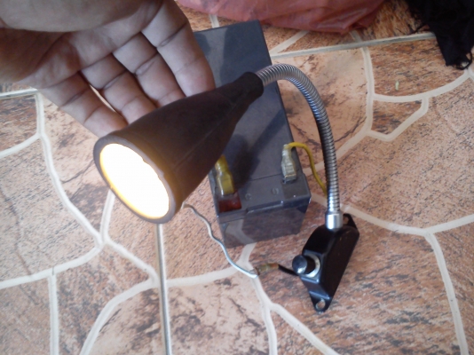 โคมไฟก้านปรับงอได้จากญี่ปุ่น มีสวิตช์ เปิด ปิด