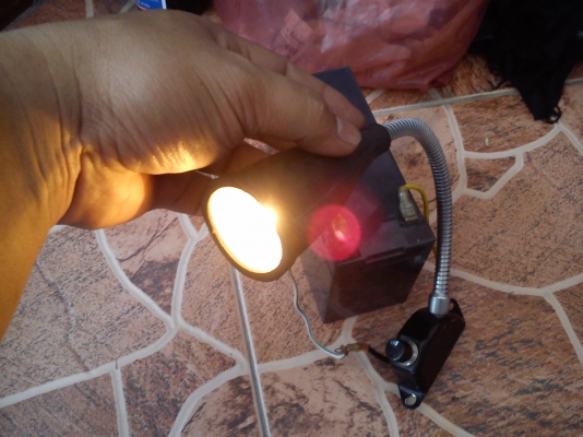 โคมไฟก้านปรับงอได้จากญี่ปุ่น มีสวิตช์ เปิด ปิด