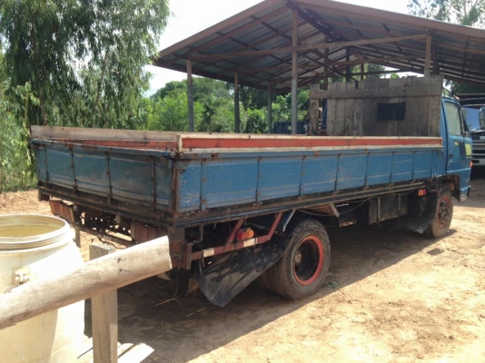 ขายครับ115สั่งลุย ปี38 เครื่องดี. คัสชีไม่ผุไม่บวม แต่มีสนิมแดงปะปลาย ยางพอได้ หัวเคยเก็บสีมา ไม่หนา ภาสี58 เอกสารพร้อมโอน ยาว4.30 ยาง750-16 ราคา380000 สนใจ0930693225 อำเภอสุวรรณภูมิ. จังหวัดร้อยเอ็ด