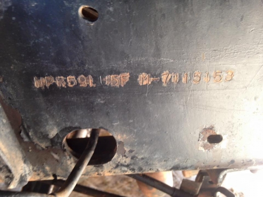 ขายครับ115สั่งลุย ปี38 เครื่องดี. คัสชีไม่ผุไม่บวม แต่มีสนิมแดงปะปลาย ยางพอได้ หัวเคยเก็บสีมา ไม่หนา ภาสี58 เอกสารพร้อมโอน ยาว4.30 ยาง750-16 ราคา380000 สนใจ0930693225 อำเภอสุวรรณภูมิ. จังหวัดร้อยเอ็ด