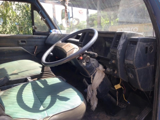 ขายครับ115สั่งลุย ปี38 เครื่องดี. คัสชีไม่ผุไม่บวม แต่มีสนิมแดงปะปลาย ยางพอได้ หัวเคยเก็บสีมา ไม่หนา ภาสี58 เอกสารพร้อมโอน ยาว4.30 ยาง750-16 ราคา380000 สนใจ0930693225 อำเภอสุวรรณภูมิ. จังหวัดร้อยเอ็ด