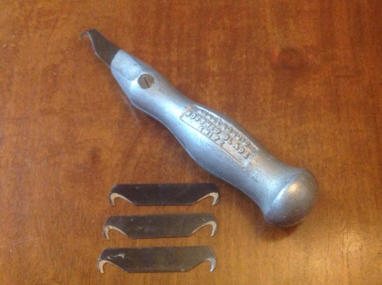 ขายมีดใบหยัก Vintage Armstrong ด้ามอลูมิเนียม มีใบสำรอง 3 ใบ