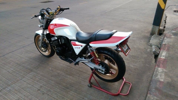 ขายคับ HONDA CB400 ปี93 ท่อแต่งทั้งเส้น แฮนด์บาร์ ยางหน้าหลังเต็ม อินวอยส์ สรรพสามิตร สีสวยคับ ราคา 59500 บาท ส่งได้ทั่วไทยคับ สนใจติดต่อ 081-0578282 FACEBOOK ชาญณรงค์ ป๊อป ชัยอมฤต ไอดีไลน์ POPBIGBIKESAKON คับ สนใจรถสวย ถูก ดี ต้อง POP BIGBIKE SAKONNAKHON