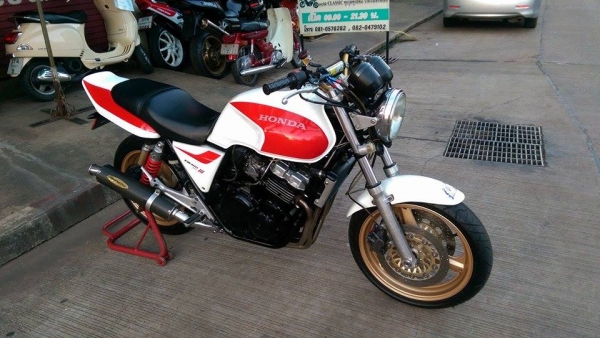 ขายคับ HONDA CB400 ปี93 ท่อแต่งทั้งเส้น แฮนด์บาร์ ยางหน้าหลังเต็ม อินวอยส์ สรรพสามิตร สีสวยคับ ราคา 59500 บาท ส่งได้ทั่วไทยคับ สนใจติดต่อ 081-0578282 FACEBOOK ชาญณรงค์ ป๊อป ชัยอมฤต ไอดีไลน์ POPBIGBIKESAKON คับ สนใจรถสวย ถูก ดี ต้อง POP BIGBIKE SAKONNAKHON