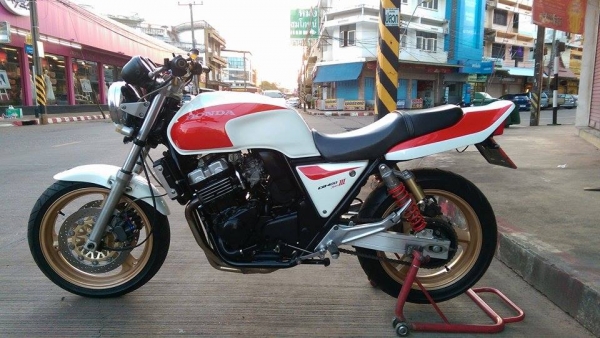 ขายคับ HONDA CB400 ปี93 ท่อแต่งทั้งเส้น แฮนด์บาร์ ยางหน้าหลังเต็ม อินวอยส์ สรรพสามิตร สีสวยคับ ราคา 59500 บาท ส่งได้ทั่วไทยคับ สนใจติดต่อ 081-0578282 FACEBOOK ชาญณรงค์ ป๊อป ชัยอมฤต ไอดีไลน์ POPBIGBIKESAKON คับ สนใจรถสวย ถูก ดี ต้อง POP BIGBIKE SAKONNAKHON