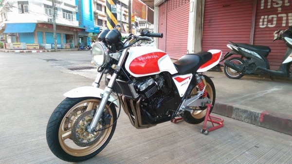 ขายคับ HONDA CB400 ปี93 ท่อแต่งทั้งเส้น แฮนด์บาร์ ยางหน้าหลังเต็ม อินวอยส์ สรรพสามิตร สีสวยคับ ราคา 59500 บาท ส่งได้ทั่วไทยคับ สนใจติดต่อ 081-0578282 FACEBOOK ชาญณรงค์ ป๊อป ชัยอมฤต ไอดีไลน์ POPBIGBIKESAKON คับ สนใจรถสวย ถูก ดี ต้อง POP BIGBIKE SAKONNAKHON