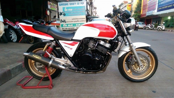 ขายคับ HONDA CB400 ปี93 ท่อแต่งทั้งเส้น แฮนด์บาร์ ยางหน้าหลังเต็ม อินวอยส์ สรรพสามิตร สีสวยคับ ราคา 59500 บาท ส่งได้ทั่วไทยคับ สนใจติดต่อ 081-0578282 FACEBOOK ชาญณรงค์ ป๊อป ชัยอมฤต ไอดีไลน์ POPBIGBIKESAKON คับ สนใจรถสวย ถูก ดี ต้อง POP BIGBIKE SAKONNAKHON