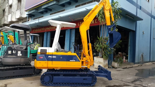 รถ เพิ่งเข้ามาใหม่ ล่าสุด ขาย รถขุด KOMATSU รุ่น PC30-6- มือสองญี่ปุ่น แทร็กเหล็ก สลักแน่น ทั้งคัน ซิลไม่มี รั่วซึม สวยพร้อม ใช้งาน ทันที มือถือ/LINE ID :0818753444