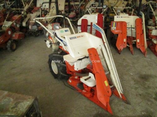 รถเกี่ยวข้าวเดินตาม   KUBOTA   HF32S   รหัสสินค้า : 80802333 Line ID: nihonmono หรือเพิ่มเติมไดที่ www.nihonmono.com