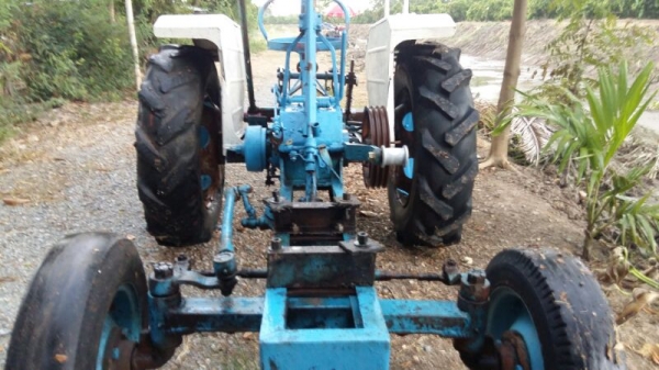 รถนังขับ ตัวรถอยุธยาแทรคเตอร์ สภาพสวย