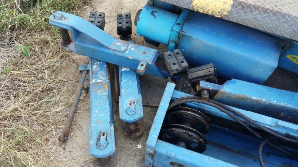 ลิฟท์ยกรถ 3 ตัน ยี่ห้อ TASEI (ญี่ปุ่น) 380V. สองเสา คานล่างเหล็กตัน