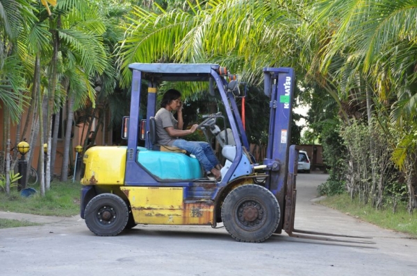 ขายFORKLIFT KOMATSU FG20-12(2ตัน) เสา3.0เมตร สวยเดิมจากญี่ปุ่น ยังไม่เคยใช้ในไทย 129,000เท่านั้น!!