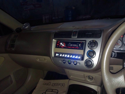 ขายด่วนHonda  civic ปี03รถบ้านมือเดียวไม่มีชนรถเดิมๆราคาแบ่งกันขับ