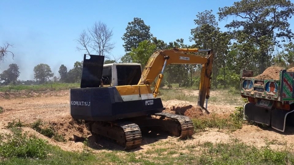 ขายรถขุดแบ็คโคkomatsu pc120-5 ไฟฟ้าเต็ม เอกสารอินวอยซ์ ช่วงล่างดี แอร์เย็น บูมสวยเฟรมสวย พร้อมลงลุยงาน