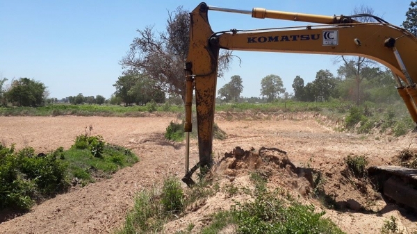 ขายรถขุดแบ็คโคkomatsu pc120-5 ไฟฟ้าเต็ม เอกสารอินวอยซ์ ช่วงล่างดี แอร์เย็น บูมสวยเฟรมสวย พร้อมลงลุยงาน