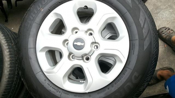 ล้อถอดป้ายแดง เชฟโลเลต ยางบริสโตน ดูราวิส 215 70 16