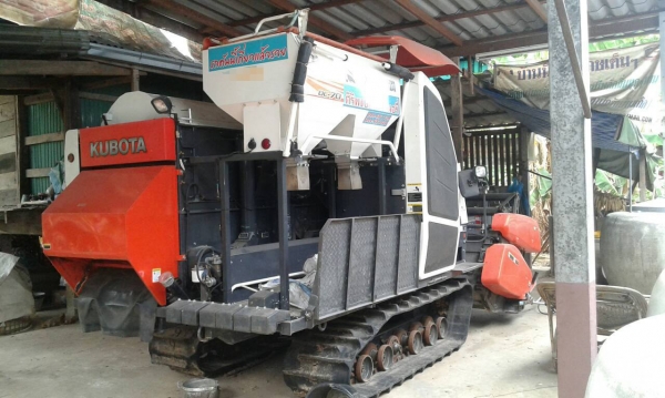**530,000 บ.ต่อรอง/// รถเกี่ยวนวดข้าว KUBOTA พร้อมเทนเลอร์ **ขาย รถเกี่ยวนวดข้าว KUBOTA รุ่นรองกระสอบ พร้อมเทนเลอร์ขนย้าย สภาพสวยๆ KUBOTA DC70 รุ่นรองกระสอบ 70แรง ปี56 เครื่องเดิม เกียร์เดิม ใช้งานนน้อย 672.0ชั่วโมง เครื่องยนต์ดีเซล 4สูบ70แรงม้า เครื่องแน