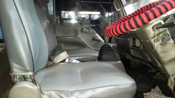 ขาย6ล้อ อีซูซุ4.30เมตร NPR120 ฝาขาวช่วงล่าง Fหลัง คอกไม้ แชชซีสวยเครื่องดี สภาพพร้อมใช้งาน เอกสารเล่มทะเบียนพร้อมโอน