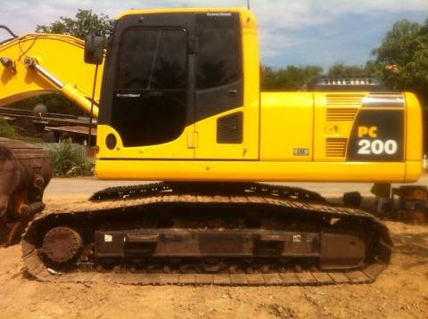 ขายรถแบคโฮ KOMATSU pc 200-8 ชั่วโมงทำงาน 9,xxx ชม.รถสวยพร้อมใช้เอกสารพรัอมราคา1,750,000