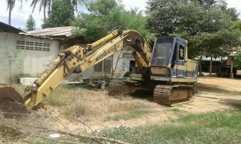 ขายรถแบคโฮ KOMATSU pc120-2รถสวยพร้อมใช้เอกสารเล่มทะเบียนราคา 280,000