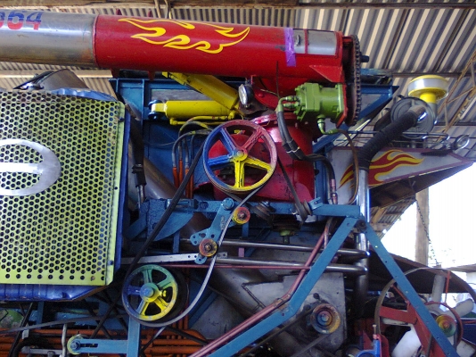 หลุดจองครับ  รถเกี่ยวข้าวสภาพสวยเกี่ยวคล่อง ตัวเดิน12 สวิง  อุ้ม 2.6 ตัน ท่อส่งข้าวปรับระดับ หน้าเกี่ยว 3 เมตร เครื่อง 250 เทอร์โบ ปั้มไดกิ้น 22  โทร 0884683175