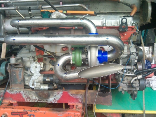 หลุดจองครับ  รถเกี่ยวข้าวสภาพสวยเกี่ยวคล่อง ตัวเดิน12 สวิง  อุ้ม 2.6 ตัน ท่อส่งข้าวปรับระดับ หน้าเกี่ยว 3 เมตร เครื่อง 250 เทอร์โบ ปั้มไดกิ้น 22  โทร 0884683175