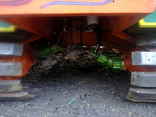 หลุดจองครับ  รถเกี่ยวข้าวสภาพสวยเกี่ยวคล่อง ตัวเดิน12 สวิง  อุ้ม 2.6 ตัน ท่อส่งข้าวปรับระดับ หน้าเกี่ยว 3 เมตร เครื่อง 250 เทอร์โบ ปั้มไดกิ้น 22  โทร 0884683175