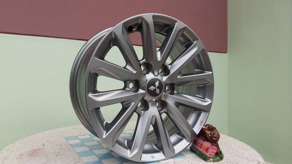 ขายล้อแม็กป้ายแดง new triton plus 17"&times;7.5" et38 6 รู 139.7 สนใจติดต่อเล็กคลองสามครับ 081-3747940