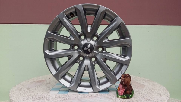 ขายล้อแม็กป้ายแดง new triton plus 17"&times;7.5" et38 6 รู 139.7 สนใจติดต่อเล็กคลองสามครับ 081-3747940