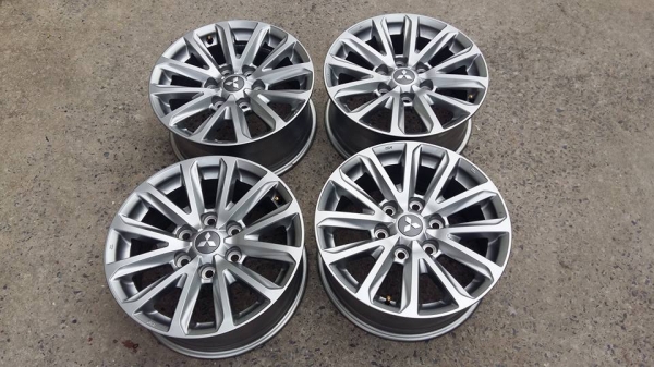 ขายล้อแม็กป้ายแดง new triton plus 17"&times;7.5" et38 6 รู 139.7 สนใจติดต่อเล็กคลองสามครับ 081-3747940