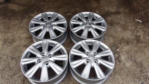 ขายล้อแม็ก toyota vios/yaris gt 15" สนใจติดต่อเล็กคลองสามครับ 081-3747940