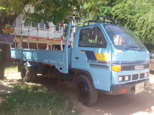 มาใหม่ๆ ขาย 6 ล้อ ISUZU NKR 110 แรงม้า (ลูกค้าขอนแก่นคุณประวิทย์ บุบผาจันทร์ นำเงินสดมาจ่ายรับรถกลับบ้านแล้ว)(รถห้างแท้ เกียร์สั้น ยกหัวได้ กระบะยาว4.30 มาตราฐาน(ดาวน์ 108000บาท) เครื่องแน่นจัด แห้งๆ แรงดีสุดๆ(4BE1ฝาดำ) แซสซีเยี่ยม ขับขี่ง่ายเหมือนกระบะ ร