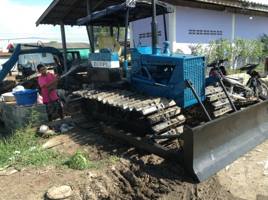 D2PL D2-5 ใบมีดสไลค์ได้ เอียงซ้ายขวา คว้ำหน้าหลัง บรูซโซ่ใหม่หมด เฟืองพ็อกเก็ตใหม่ ใบดีไม่มีหัก เครื่องไม่กินน้ำมันเครื่อง หม้อน้ำดีไม่ร้อนทะลวงมาใหม่ เลี้ยวซ้ายขวาปกติ ปั้มดี ไฟชาร์ทดี เเบตเตอร์รี่พร้อม