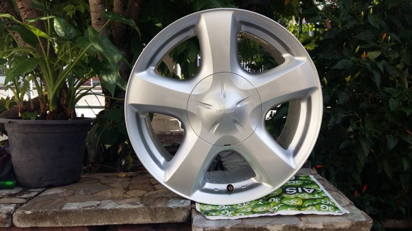 ขายล้อแม็กป้ายแดง dmax 17"  สนใจติดต่อเล็กคลองสามครับ 081-3747940